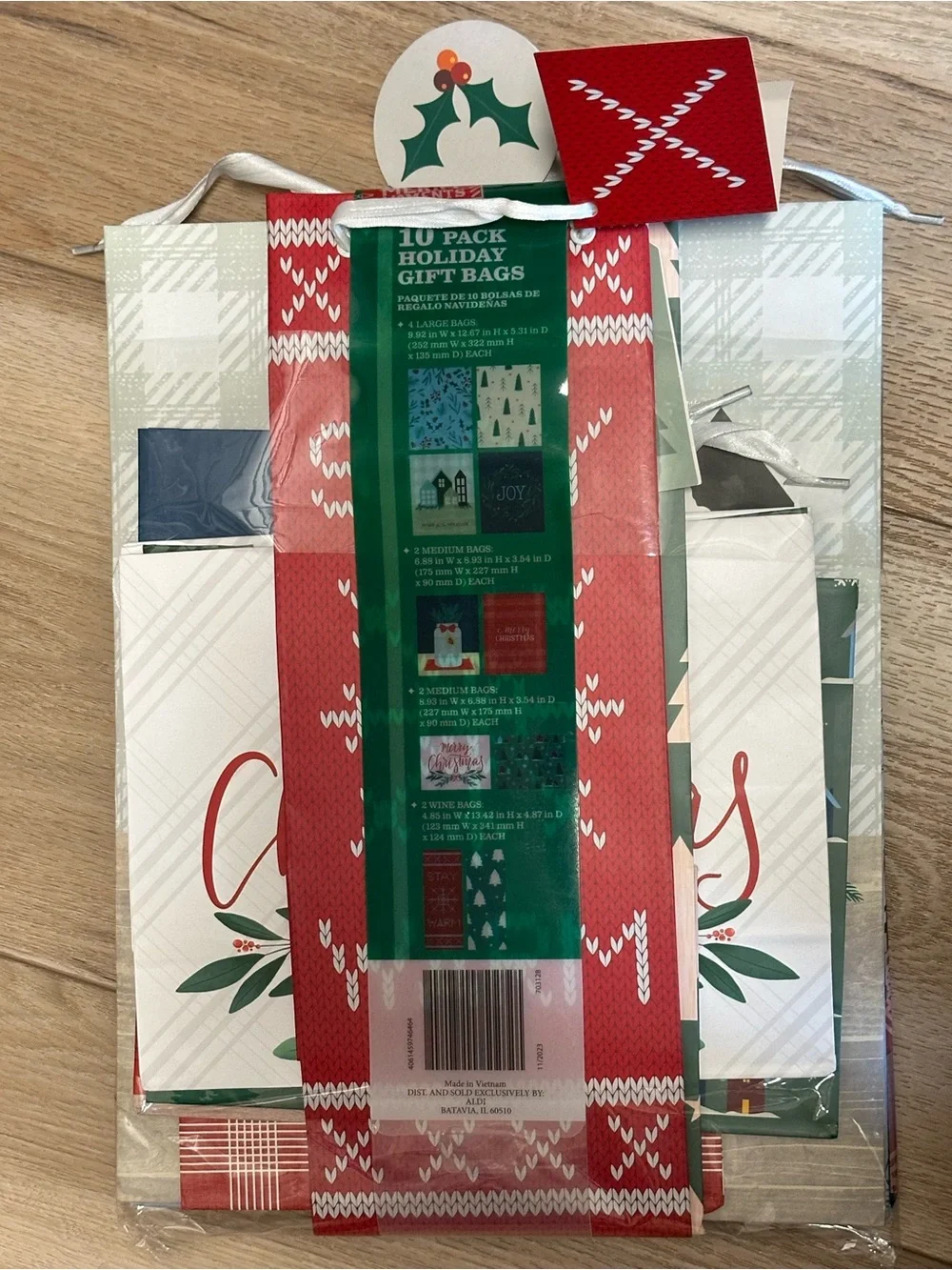 Merry Moments Holiday Gift Bags 10 Pack NIP Christmas Joy Variety